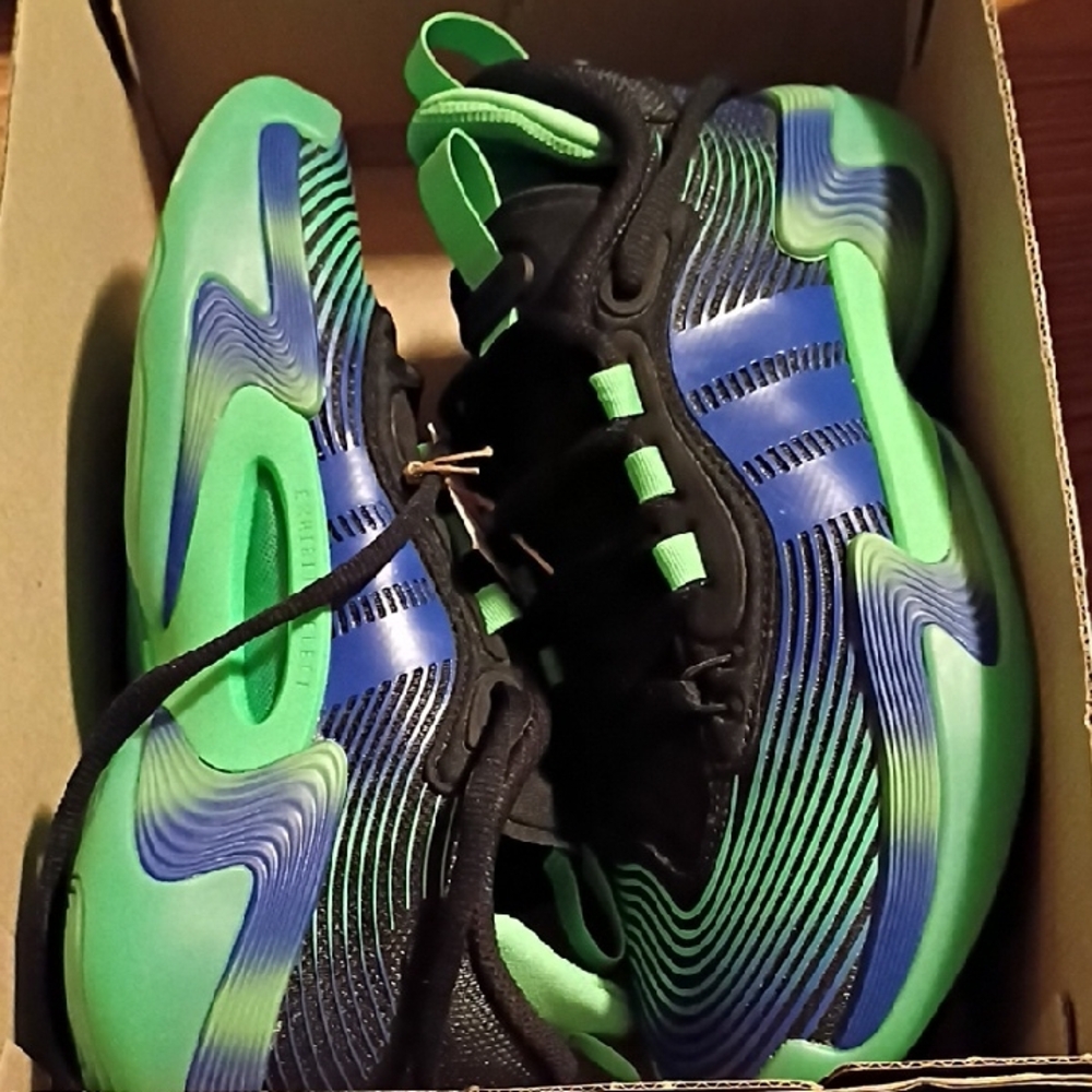 Adidas Exhibit Select 2.0 Pro Black, Green, and Blue Sneakers Women's 6 Nwt